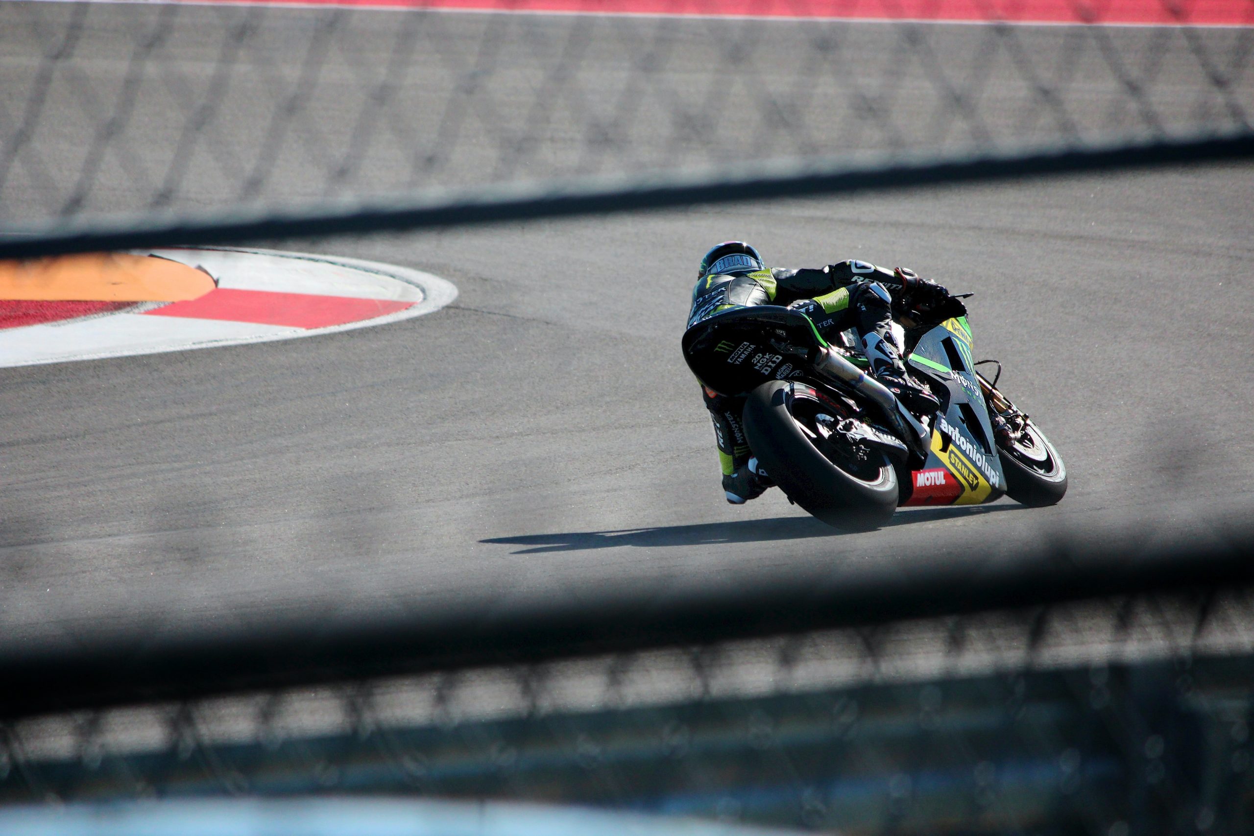 24 heures, moto sur circuit photo par Harlie Raethel